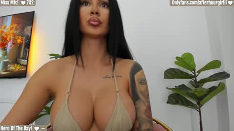 Snapshot of misspinkroom chatting on 10/23/25, 07:45 Renata online show from 10/23/25, 07:45