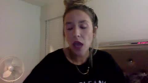 Alyssa online show from 05/08/26, 01:11