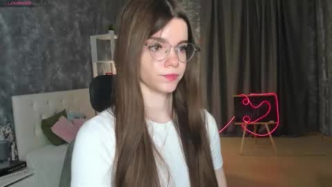 Snapshot of misss_evelyne chatting on 12/16/25, 01:43 misss_evelyne online show from 12/16/25, 01:43