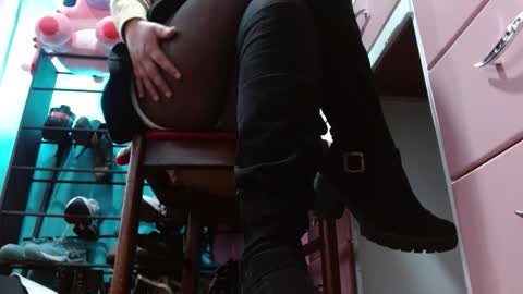 Snapshot of misssam28 chatting on 03/04/26, 04:02 TELL ME MISS online show from 03/04/26, 04:02