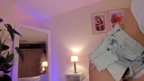 Snapshot of misstequila_ chatting on 03/06/26, 10:28 Sara Martinez online show from 03/06/26, 10:28