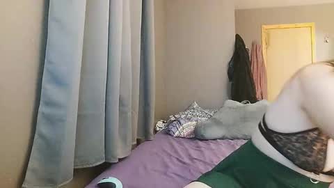 Snapshot of missteriousbelle chatting on 12/04/24, 02:20 MissteriousBelle online show from 12/04/24, 02:20