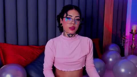 Snapshot of misstomie_ chatting on 12/04/24, 01:53 Tomiehelp me get to 100 thumbs up online show from 12/04/24, 01:53