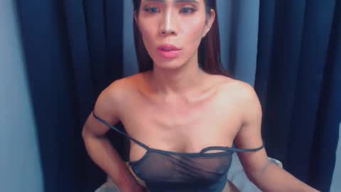 Snapshot of misstressdommxx chatting on 12/15/24, 03:24 Akie online show from 12/15/24, 03:24
