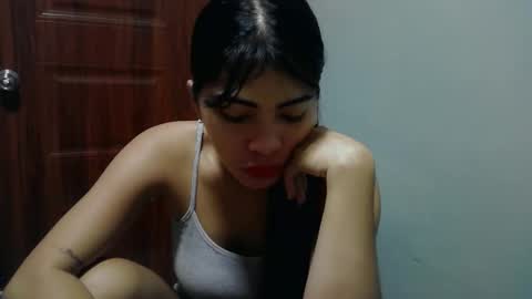 Snapshot of missunknownxoxo chatting on 06/04/26, 01:22 sofia online show from 06/04/26, 01:22