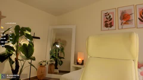 Valeria Davila online show from 12/04/25, 12:47