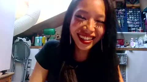 Snapshot of missversatile chatting on 05/26/26, 06:15 Miss Versatile online show from 05/26/26, 06:15