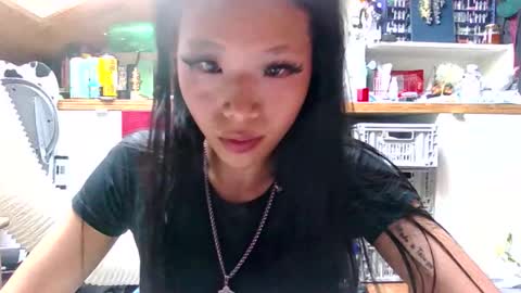 Snapshot of missversatile chatting on 06/02/26, 05:37 Miss Versatile online show from 06/02/26, 05:37