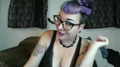 Snapshot of missy_dee chatting on 09/17/25, 06:48 Missy Dee online show from 09/17/25, 06:48