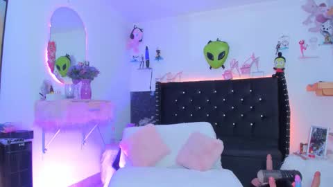 Snapshot of missyuliaslut chatting on 03/05/26, 04:36 missyuliaslut online show from 03/05/26, 04:36