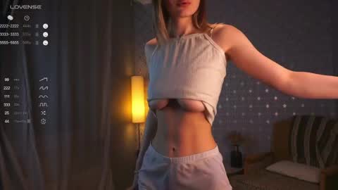 Snapshot of mist_mia chatting on 04/28/26, 07:19 Mia online show from 04/28/26, 07:19