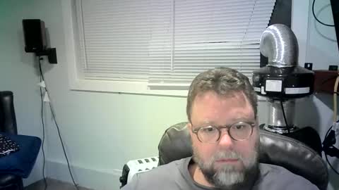 Snapshot of mister_happy567 chatting on 01/19/25, 06:42 Mr. Happy online show from 01/19/25, 06:42