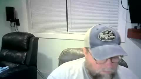 Snapshot of mister_happy567 chatting on 02/17/25, 07:58 Mr. Happy online show from 02/17/25, 07:58