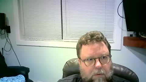 Snapshot of mister_happy567 chatting on 02/19/25, 02:33 Mr. Happy online show from 02/19/25, 02:33