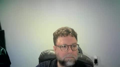 Snapshot of mister_happy567 chatting on 10/24/25, 05:26 Mr. Happy online show from 10/24/25, 05:26