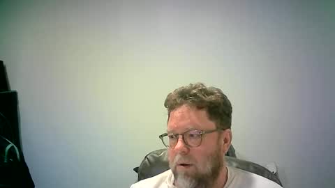 Snapshot of mister_happy567 chatting on 10/26/25, 05:35 Mr. Happy online show from 10/26/25, 05:35