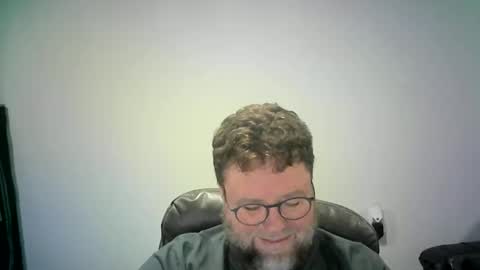 Snapshot of mister_happy567 chatting on 11/06/25, 06:58 Mr. Happy online show from 11/06/25, 06:58