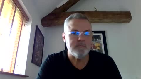 Snapshot of misterblivs chatting on 10/26/25, 10:32 Misterblivs online show from 10/26/25, 10:32