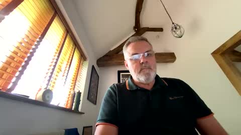 Snapshot of misterblivs chatting on 05/12/26, 02:25 Misterblivs online show from 05/12/26, 02:25