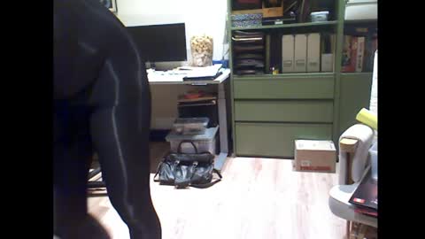 Snapshot of misterbobbyxx chatting on 04/18/26, 06:17 misterbobbyxx online show from 04/18/26, 06:17