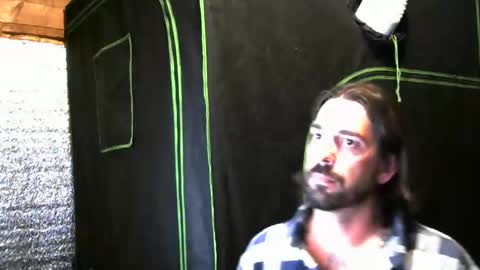 Snapshot of mistergentlemanluke chatting on 09/11/25, 01:06 Everything you ever wanted. online show from 09/11/25, 01:06