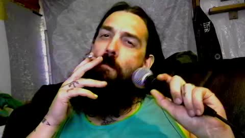 Snapshot of mistergentlemanluke chatting on 05/18/26, 12:18 Everything you ever wanted. online show from 05/18/26, 12:18
