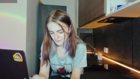 Hi everyone Im Tina online show from 09/12/25, 05:24