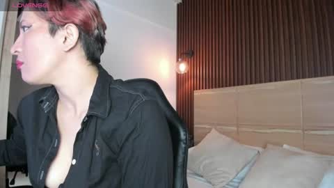 Snapshot of mistress_flame chatting on 06/12/26, 12:37 Mss F online show from 06/12/26, 12:37