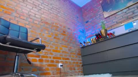 Snapshot of mistress_milana_ chatting on 01/01/25, 05:44 mistress_milana_ online show from 01/01/25, 05:44