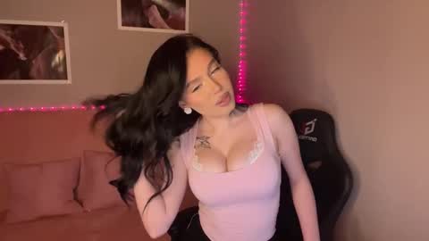 Snapshot of mistress_of_hearts chatting on 09/12/25, 04:07 Mia online show from 09/12/25, 04:07