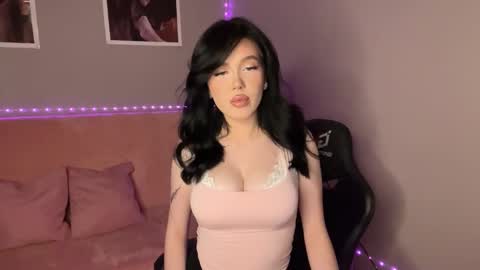 Snapshot of mistress_of_hearts chatting on 10/12/25, 08:08 Mia online show from 10/12/25, 08:08