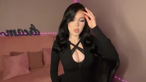 Snapshot of mistress_of_hearts chatting on 10/25/25, 09:20 Mia online show from 10/25/25, 09:20