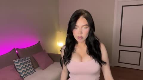 Snapshot of mistress_of_hearts chatting on 11/24/25, 08:19 Mia online show from 11/24/25, 08:19