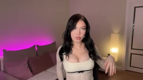 Snapshot of mistress_of_hearts chatting on 12/04/25, 08:17 Mia online show from 12/04/25, 08:17