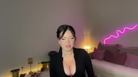 Snapshot of mistress_of_hearts chatting on 05/16/26, 08:18 Mia online show from 05/16/26, 08:18