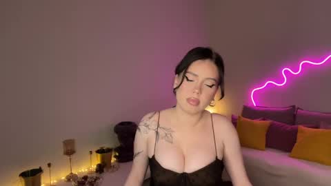 Mia online show from 05/25/26, 07:09