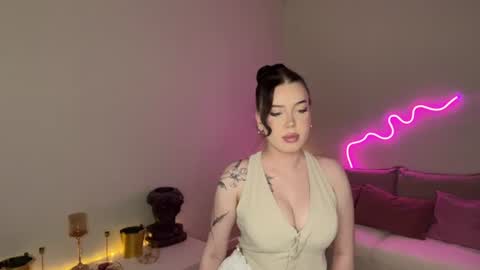 Mia online show from 06/14/26, 12:40