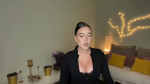 Mia online show from 07/04/26, 03:29