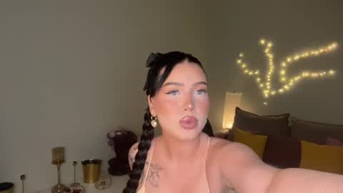 Mia online show from 07/11/26, 02:09