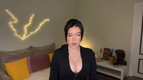 Mia online show from 07/16/26, 02:01