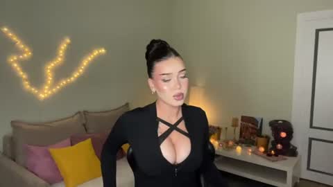 Mia online show from 07/21/26, 02:30