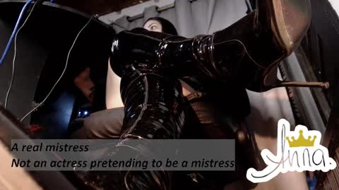 Snapshot of mistressanna_ chatting on 12/10/24, 01:32 Mistress Anna Alves online show from 12/10/24, 01:32