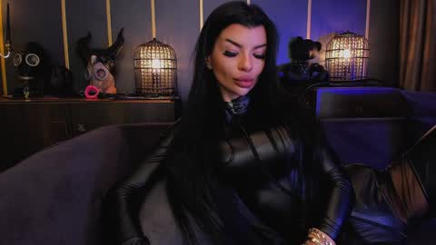 Snapshot of mistresselenia chatting on 12/04/24, 03:21 Elenia online show from 12/04/24, 03:21