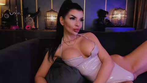 Snapshot of mistresselenia chatting on 01/30/25, 11:33 Elenia online show from 01/30/25, 11:33