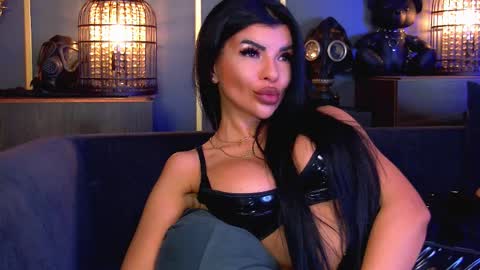 Snapshot of mistresselenia chatting on 11/21/25, 03:00 Elenia online show from 11/21/25, 03:00