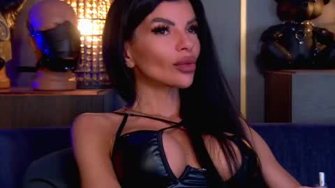 Elenia online show from 05/11/26, 02:45