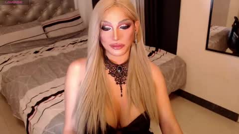 Snapshot of mistressemeraldxx chatting on 03/03/25, 08:27 Ms Ems online show from 03/03/25, 08:27