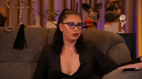 Snapshot of mistresskellykent chatting on 09/09/25, 12:54 Mistress Kelly online show from 09/09/25, 12:54
