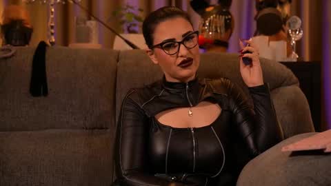 Snapshot of mistresskellykent chatting on 10/24/25, 11:45 Mistress Kelly online show from 10/24/25, 11:45