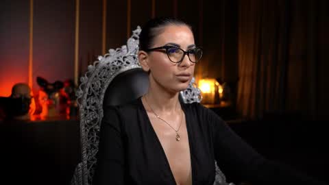 Snapshot of mistresskellykent chatting on 06/18/26, 08:24 Mistress Kelly online show from 06/18/26, 08:24